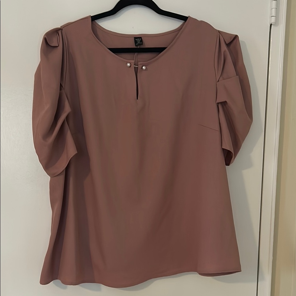 SHEIN Pink Blouse with Short Puff Sleeves and Relaxed Fit